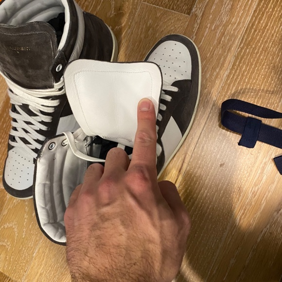 Saint Laurent - Picture 2 of 12